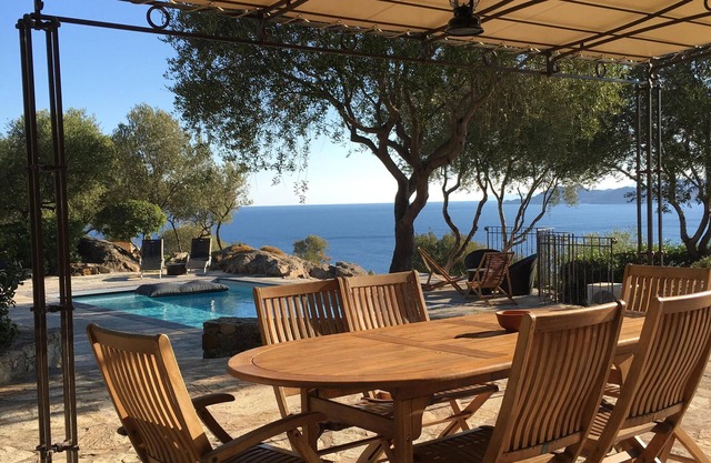 Superb view, near beach, pool, on an enchanting mediterranean site
