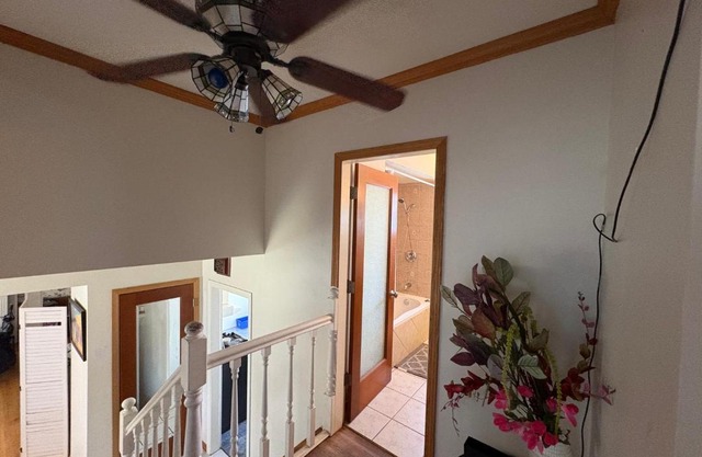 Surrey Downtown Stay - Near SkyTrain & Shopping, Free Parking, Fast Wifi