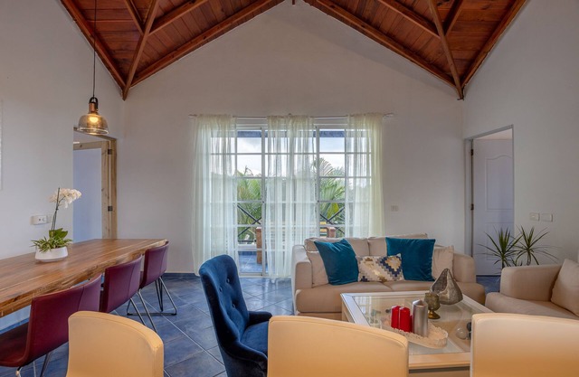 surrounded by palms, Rural, Family Friendly, Centric,Comfortable, Moutain view.