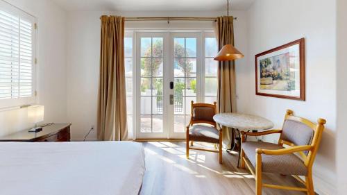 SV253 2BR 3BA Spa Villa with Pool Access & Views