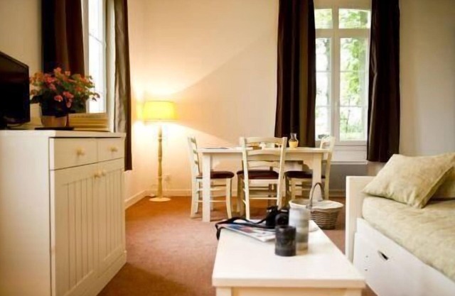 Swimming pool, parking, tv, 35-45m², Etretat