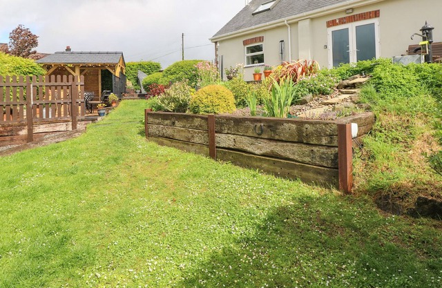 SWN Y GWYNT, pet friendly, character holiday cottage in Carmarthen