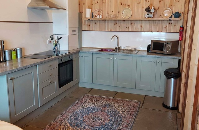 Sycamore Lodge-1 Bed-Sleeps 4-Free Parking