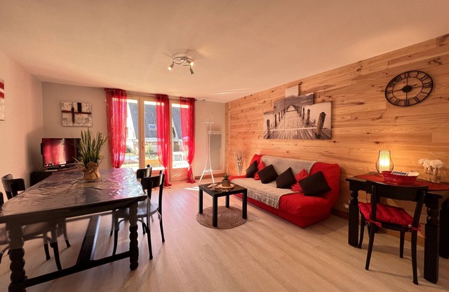 T2 ensoleillé avec terrasse et vaste jardin commun