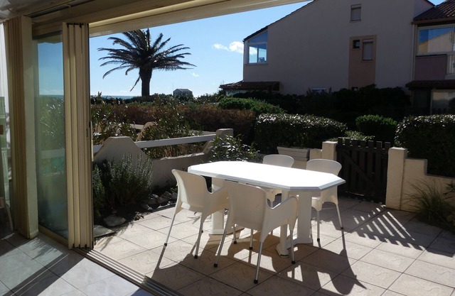 T2 sea view garden level direct access to Les Ayguades Gruissan beach
