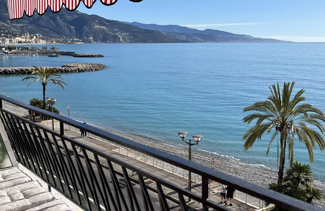 T3 apartment directly by the sea. Air-conditioned, exceptional view4/5 people