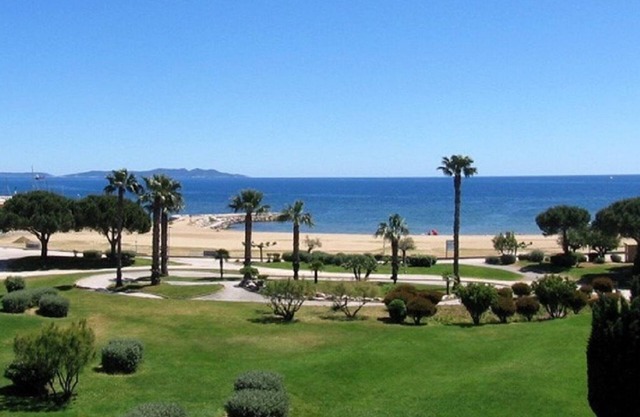 T3 beachfront sandy beach French Riviera