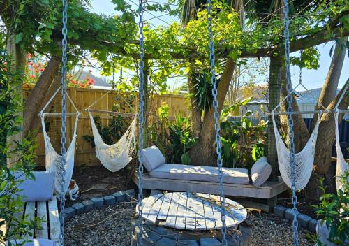Tairua Garden Hideaway - Homestay with Private Room
