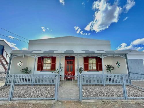 Tannie Blackie at Lord Carnarvon