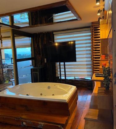 Temuco Centro Depto rústico incluye estacionamiento, estufa pellet Excelente evaluación en otras plataformas