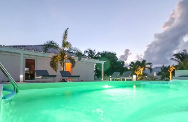 The "Vacation House", a stone's throw from Baie Longue beach