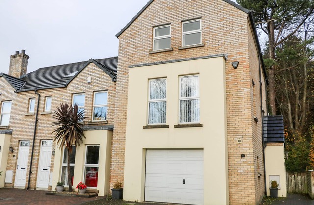 THE ADMIRAL, pet friendly, with open fire in Coleraine