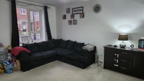 The Aylesbury Home Retreat - 3-Bed Home with Garden & Parking