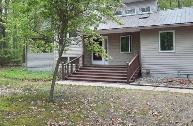 The Bird song house. Fun and comfort in the woods.
