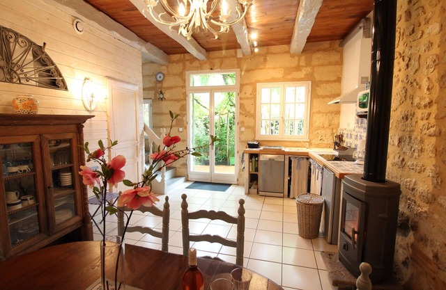 'The Claire's house' independant terrace in an old village couze saint front