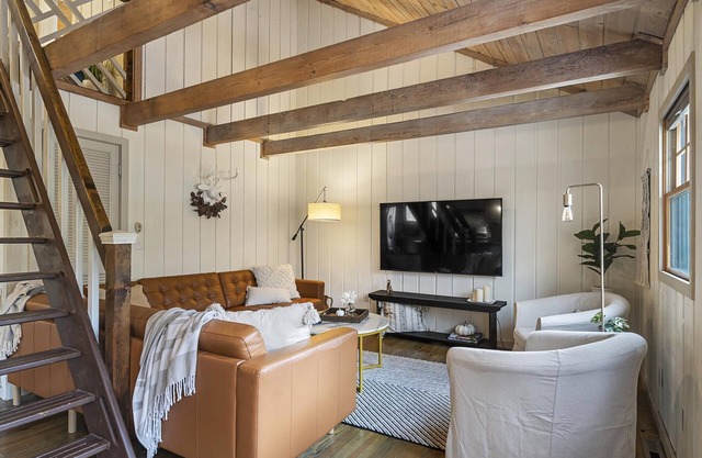 The Cottage Up North - Ski, Snowmobile, Shop, Dine