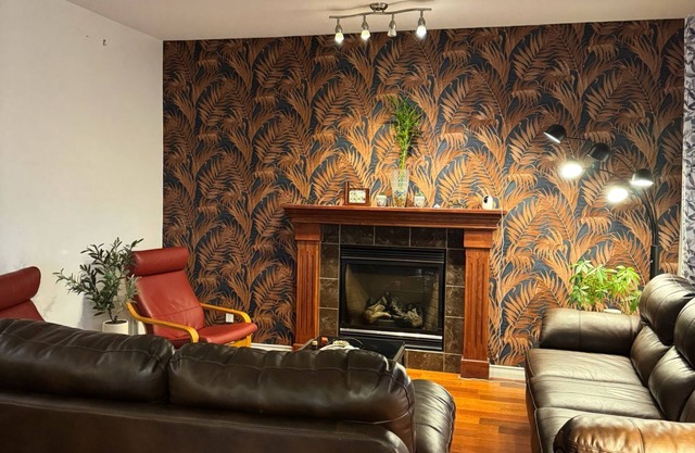 The Cozy 3 bedroom House + 2 Living Rooms +Game Room+2.5 Bath+ Central Heat & AC