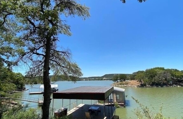 🎣 The Crappie House — Lakefront Getaway on Lake Palo Pinto by Reel Life Rentals