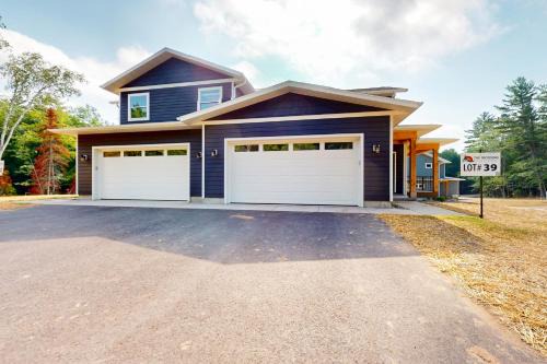 The Crossing at Lake Forest- 39