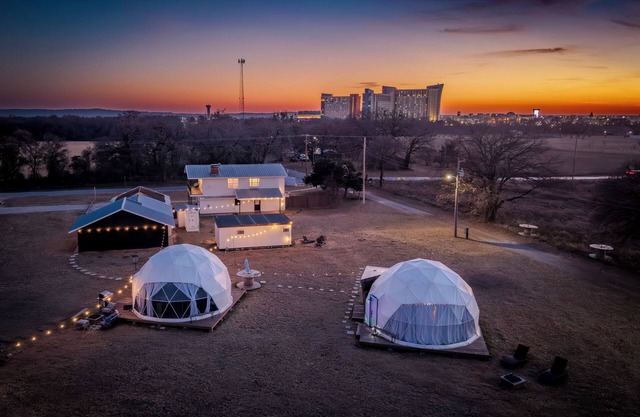 The Dome Retreat – 2 Mins to WinStar Stay Close to the Action