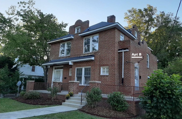 The Eleanor Annex - Apt A funky cool historic.