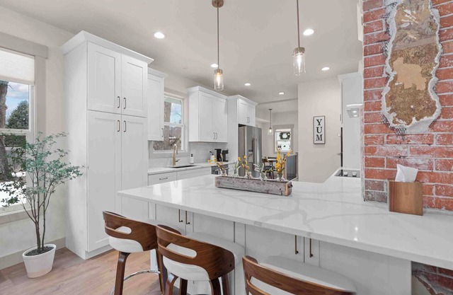 The Farmhouse in downtown Loveland/Hot Tub