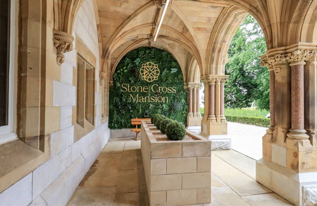 The Florence Suite Stone Cross Mansion