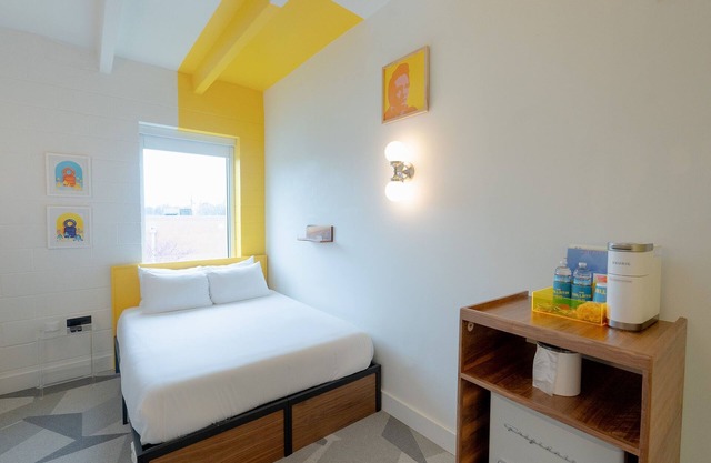 The Gallatin Room 314 Colorful Boutique Hotel