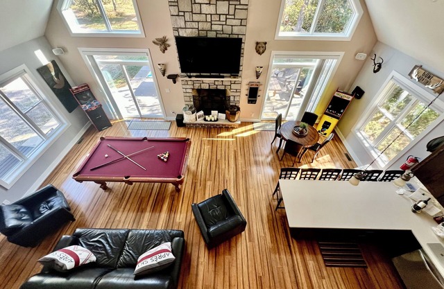 The Game Cabin – 5-Acre Retreat w/Arcades, Pool Table, Fire Pit & Ping Pong