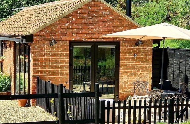 The Grain Store - Detached barn conversion set in 8 acres of Norfolk countryside