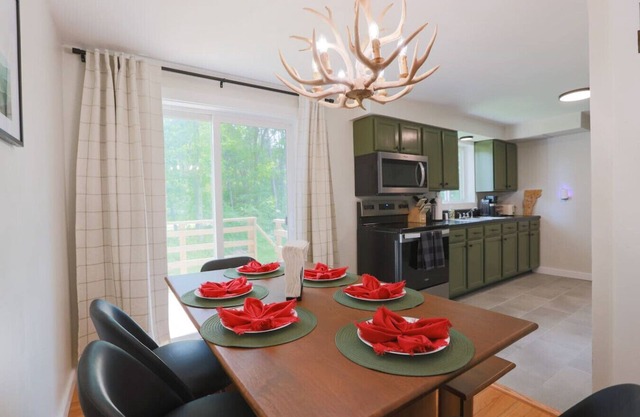 The Green Mountain Escape | Near Trails & Lake