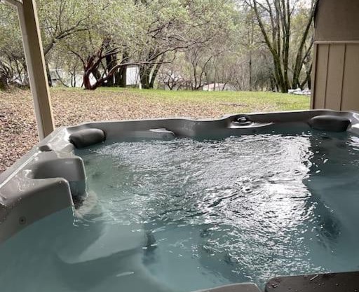 The Happy Cabin w/hot tub