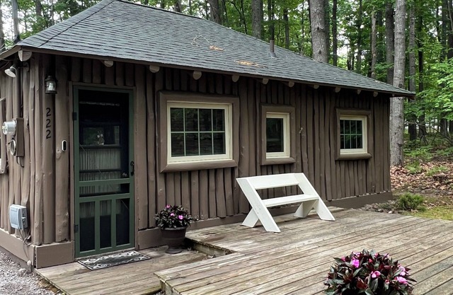 The Higgins Lake Hideaway - Super Cute and Great Location Only 3 Blocks from Higgins Lake!