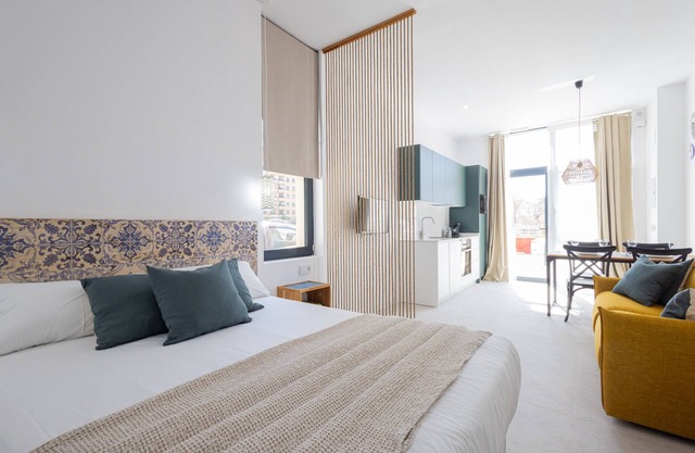The Joaquin Sorolla Apartment IV by Florit Flats