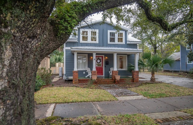 *The Little George* Charming historic home located in Georgetown, SC