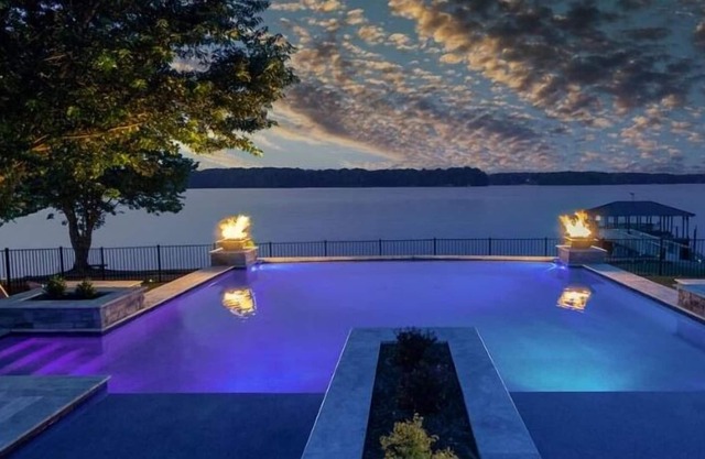 THE LODGE! Best views on the Lake! Amazing Log Cabin-Pool | Sleeps 22 |Pickle Ball Court