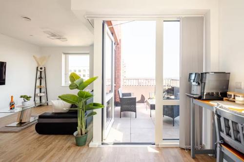 The London City ViewPoint Modern 2-Bed Stay In East London