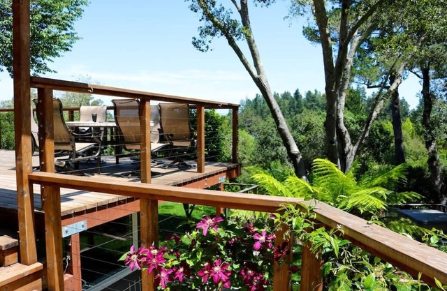 The Lone Palm - Wine Country Retreat and Offsite