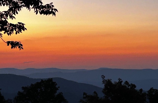 THE MOUNTAINS ARE CALLING! Fabulous Unobstructed Views!