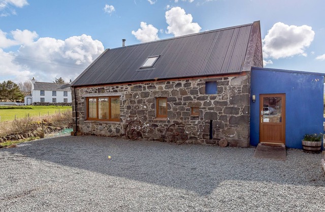 THE OLD MILL, family friendly, character holiday cottage in Staffin