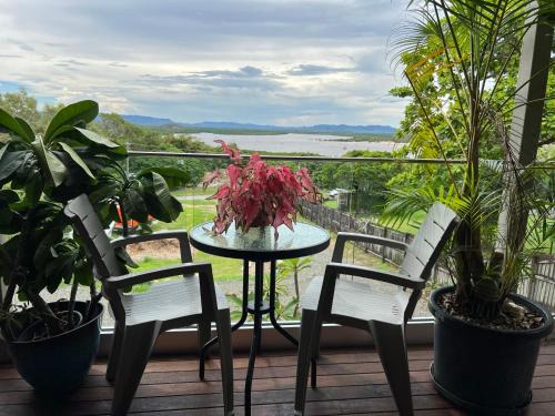 The Orchid Suite - 2 Bed 1 Bath Apartment in Cooktown