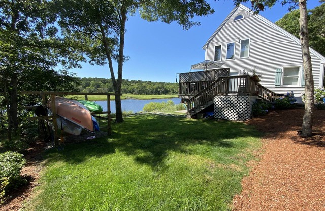 The Perfect Waterfront Home, mins from downtown and beaches! Getaway this summer