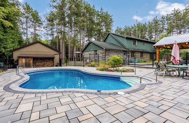 The Pines Woodland Retreat with Pool and outdoor Pavilion