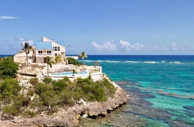 The Point House Luxury 5 bedroom Oceanfront Villa with Cliffside Pool, Kayaks