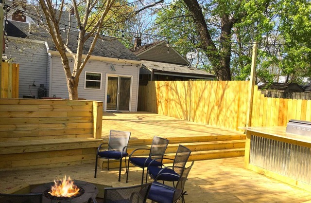 The Prince - Epic Backyard Oasis! Fire Pit BBQ // 5BR 4BA Sleeps 12 ~ Derby 2022