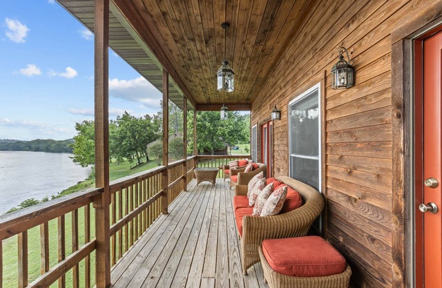 The River Lodge at Rim Shoals