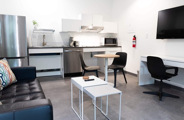 The Rosalie Suite 3, Steps from Norfolk's Hospitals