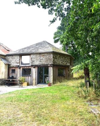 The Roundhouse, beautiful barn in North Cornwall