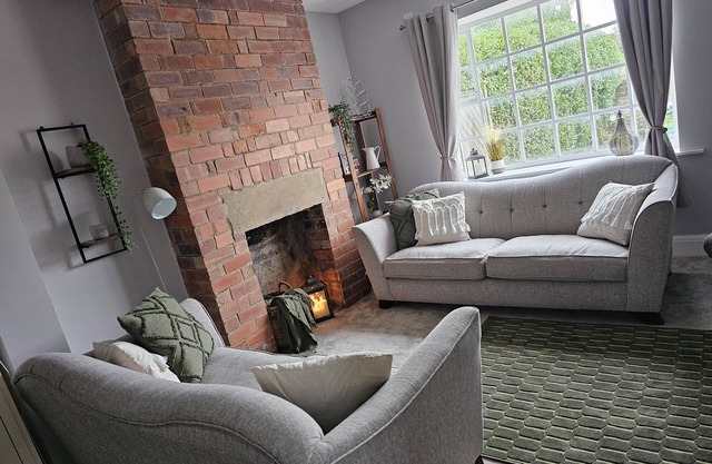 The Sweetbriar Cottage 3 bedroom house in Leeds