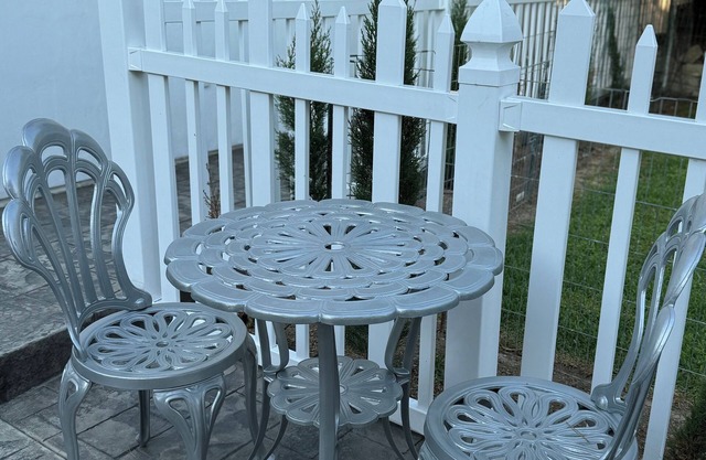 The Tiny cottage in quite charming. Palos Verdes with AC, WiFi and washer/dryer